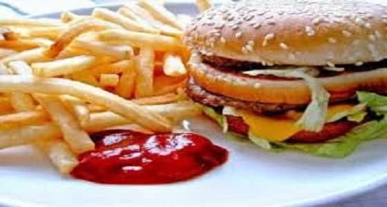 الوجبات السريعة تتسبب في الإصابة بالنوبات القلبية