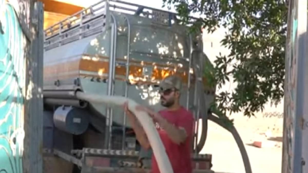 شاهد.. شاب يروي قصة نجاحه مع صهريج لبيع المياه في تبوك