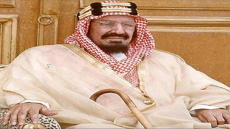 تعرف على أول أحفاد الملك عبدالعزيز الذي تولى جده تربيته بنفسه