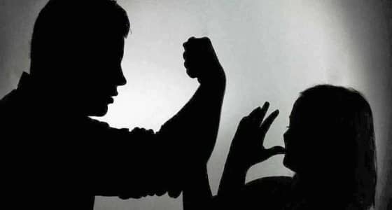 سيدة في دعوى طلاق: «زوجي يجبرني على ارتداء ملابس مثيرة أمام أصدقاءه»