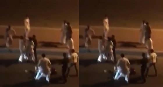 بالفيديو.. مقتل شخص وإصابة 3 آخرين إثر مشاجرة جماعية بجدة