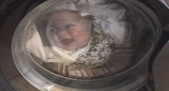 صدمة أب بعدما شاهد طفله داخل غسالة ملابس