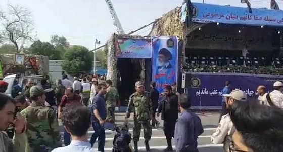 بالفيديو والصور.. هجوم خلال عرض عسكري في الأحواز وسقوط عدد من القتلى