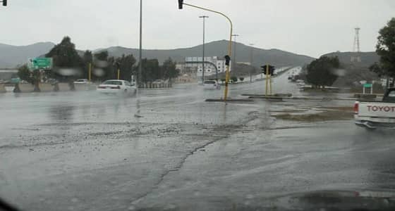 هطول أمطار رعدية مصحوبة بزخات برد على 4 مناطق