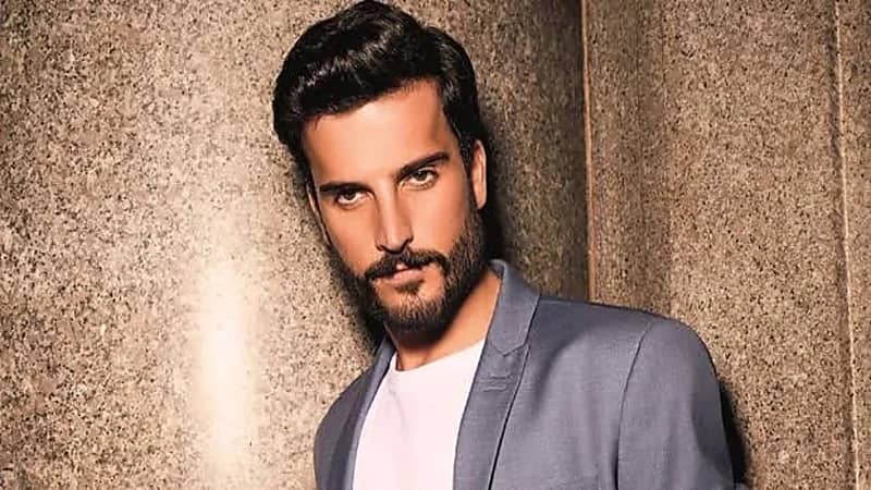 مهند الحمدي يرد على منتقدي استخدامه كلمة «حريم»