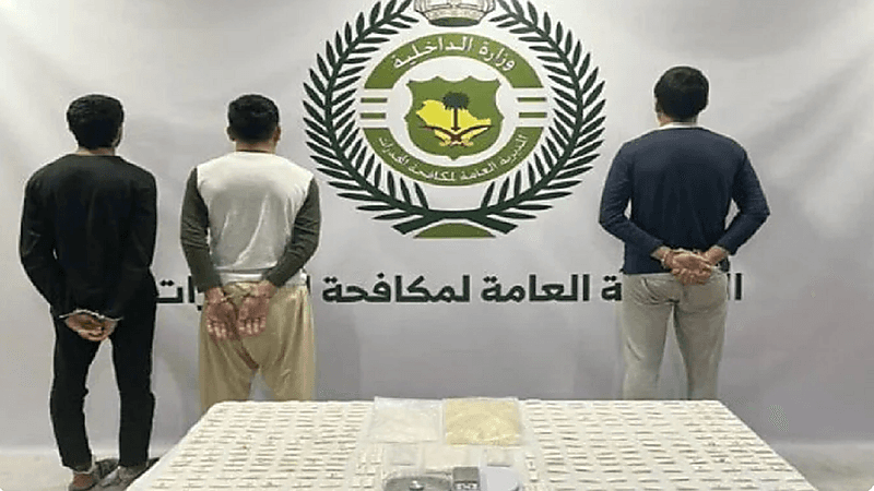 ضبط 3 مقيمين بحوزتهم مادة الشبو المخدر بالرياض