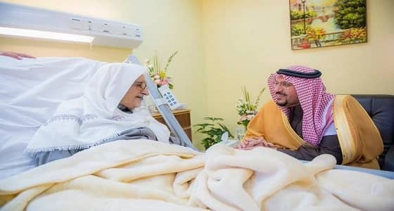 بالصور.. أمير القصيم يزور محمد القاضي للاطمئنان على صحته