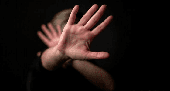 اغتصاب متزوجة أغوتها صديقة السوء بتكوين صداقات مع الرجال