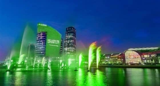 بالصور.. " معًا أبدًا " برج خليفة يتزين بالعلم السعودي احتفالا باليوم الوطني