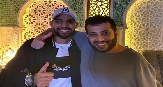 تركي آل الشيخ يعلن تكفله بعلاج نجم الأهلي المصري في أمريكا«فيديو»