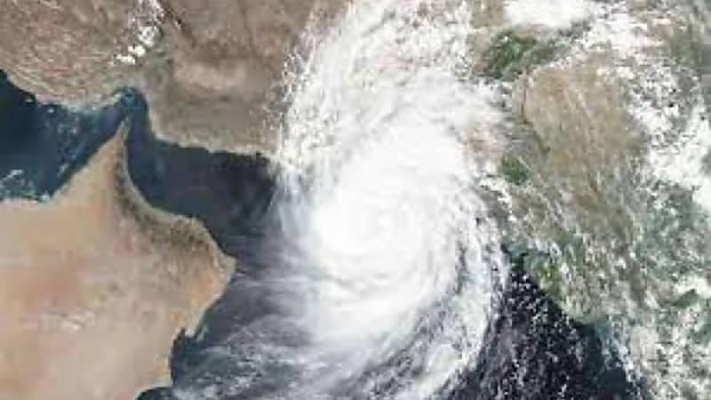 العقيل: الإعصار المداري "شاهين" خطير لكنه لن يصل إلى المملكة