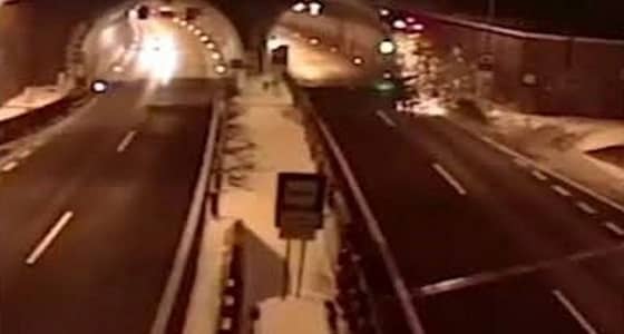 توضيح من " مرور مكة " بشأن حادث تحليق سيارة في أحد الأنفاق