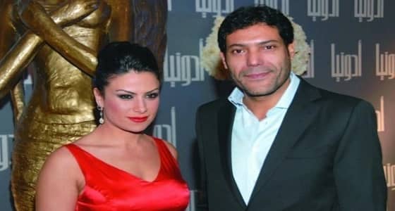 شاهد.. صبا مبارك ونجلها بملامح صادمة في عزاء طليقها