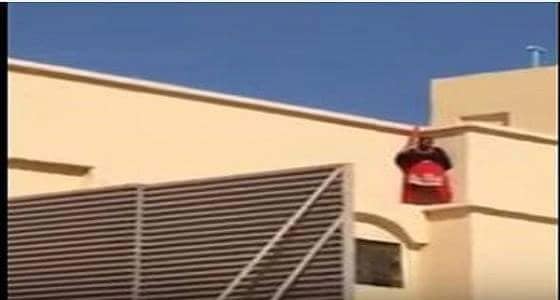 بالفيديو..هكذا اغراها لتمتنع عن الانتحار !