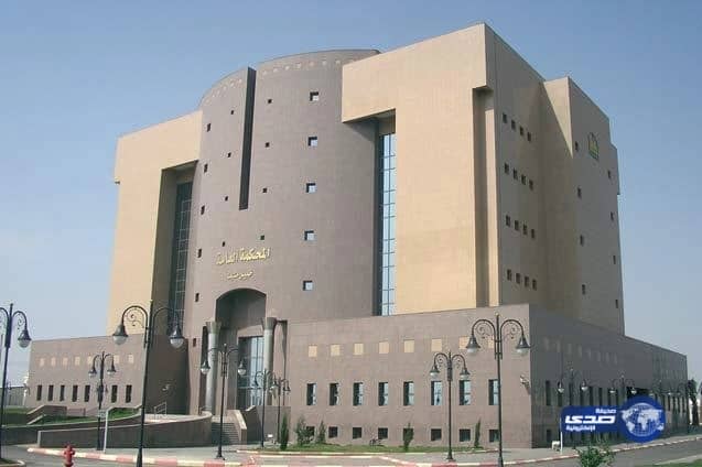 السجن 8 أشهر و800 جلدة لعربي أجبر آسيوي علي حلق لحيته