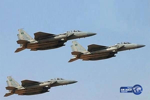 تحالف دعم الشرعية يشن 4 غارات علي قاعدة جوية بصنعاء
