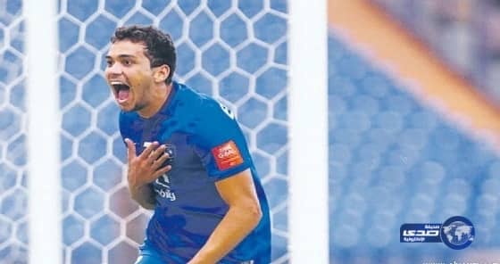 بالصور.. ممثلي قطر منعزلون بحضور ملك العرب