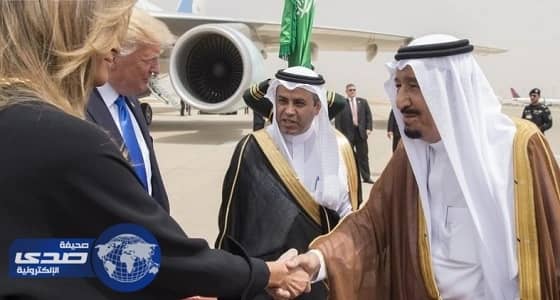 تعرف على مترجم الملك سلمان وترامب في قمة «العزم يجمعنا»