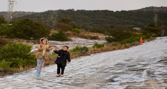 بالصور.. أمطار غزيرة على عسير مصحوبة بزخات من البرد