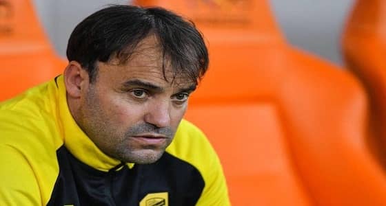 شاهد.. لويس سييرا ينتقل إلى المستشفى بعد قرار الإقالة