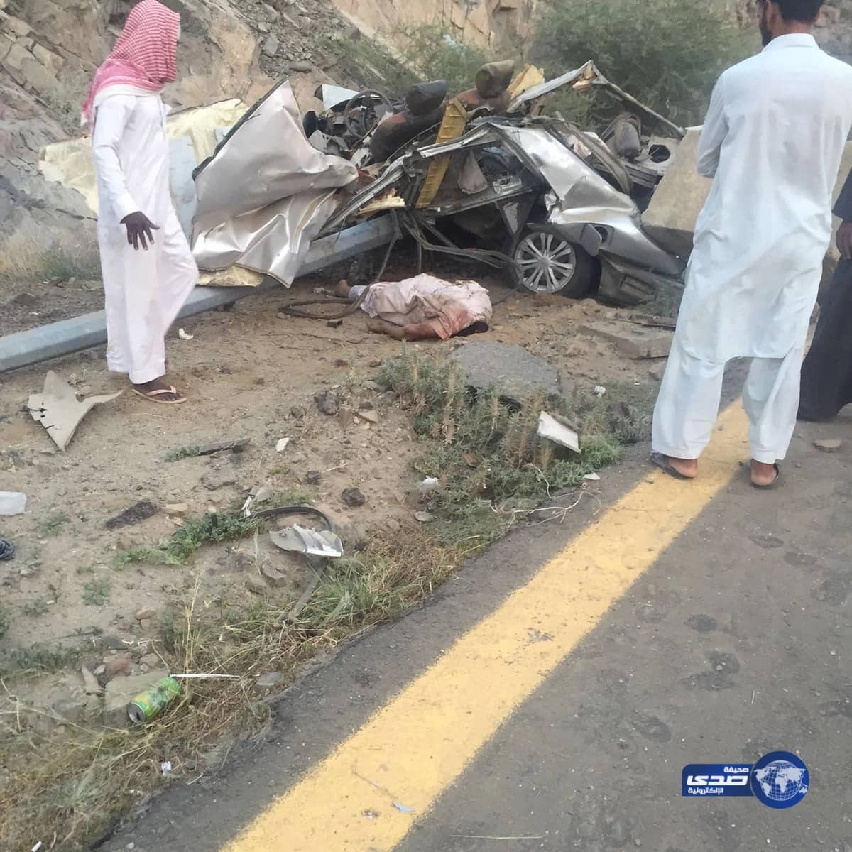 بالصور .. حادث شنيع يحصد أرواح ثلاثة شبان بأضم