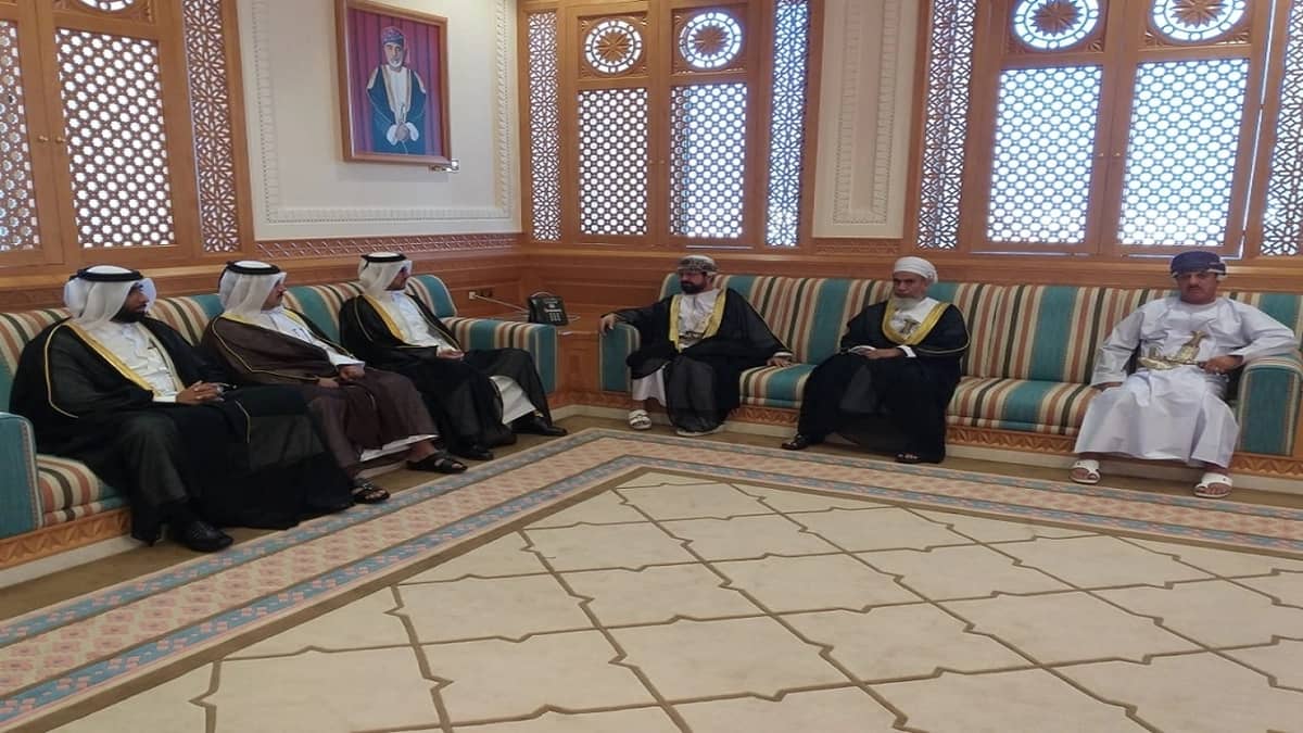 القطريون يتسولون النظام القضائي من عُمان