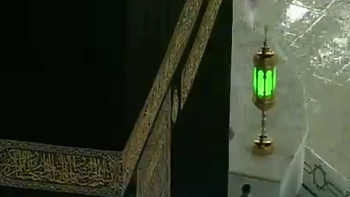 بالفيديو.. هطول أمطار متوسطة إلى غزيرة على المسجـد الحرام