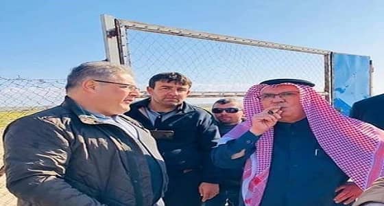 سفير قطر في غزة بـ «السيجار» بعد التنكيل بجثة شهيد فلسطيني بجرافة إسرائيلية