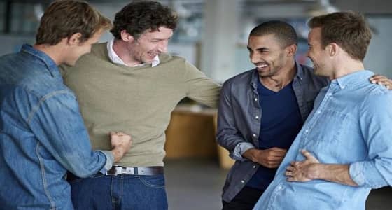 3 أخطاء عفوية تُسئ لصورتك أمام الآخرين