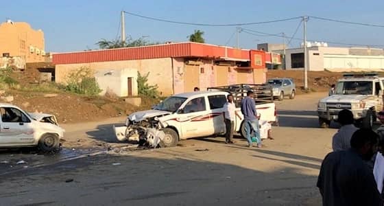 بالصور.. إصابة 10 أشخاص في اصطدام سيارتين بالقنفذة بينهم 6 طلاب