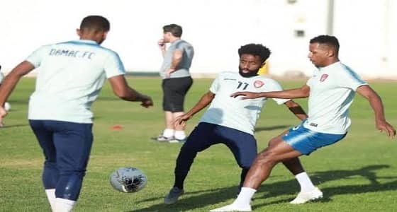 «سيديروبولوس» يقود مباراة ضمك والوحدة في دوري محمد بن سلمان للمحترفين