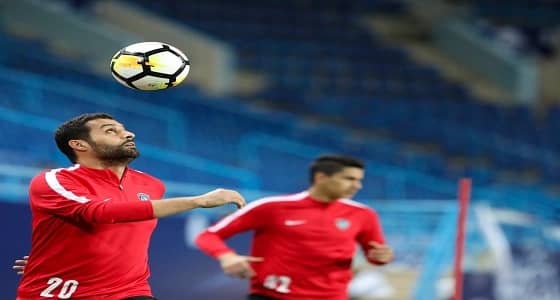 بالصور.. الهلال يختتم تحضيراته الميدانية للقاء العين