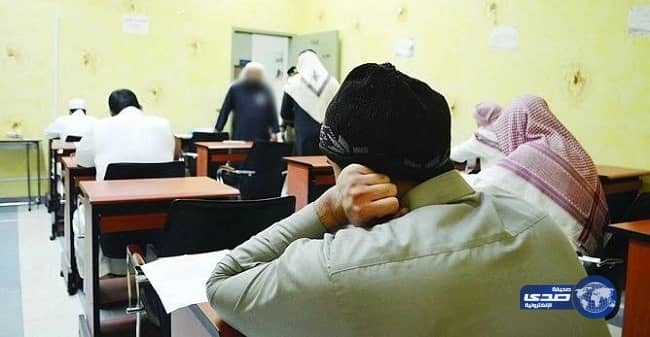 معلم يذهب إلى مدرسته بالدراجة الهوائية فى عسير