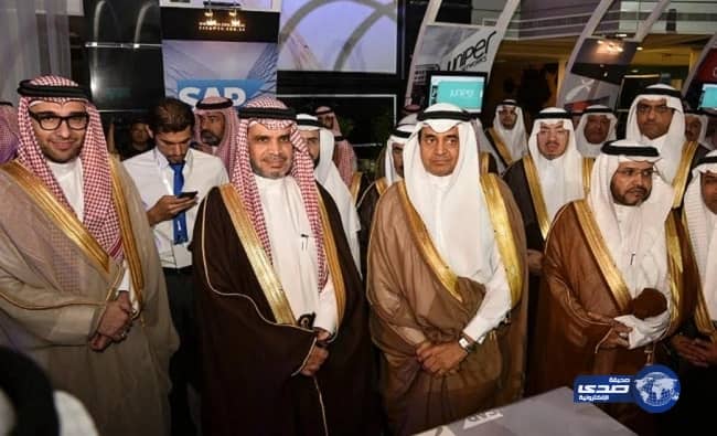 مذيعة تحرج نفسها أمام بوتين في منتدى دولي