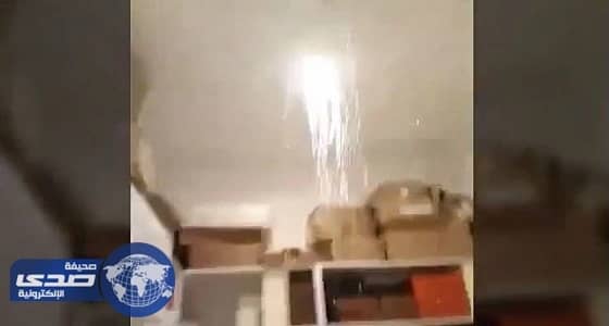 بالفيديو.. الأمطار تخترق أسقف وممرات مول تجاري شهير في الطائف