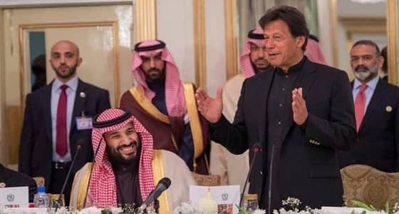 ولي العهد يرد على طلب لعمران خان.. والمسؤولون الباكستانيون يتناقلون حديثه
