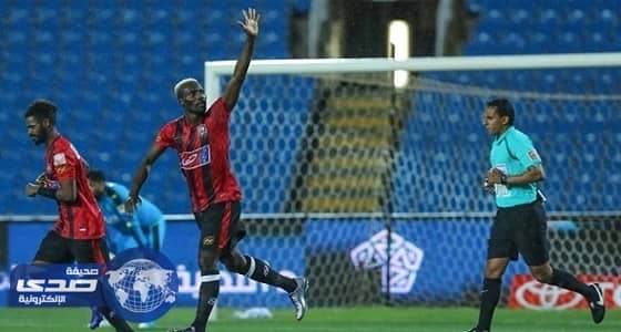 بالصور.. الأهلي يتخطى الرائد بثلاثية في دوري جميل