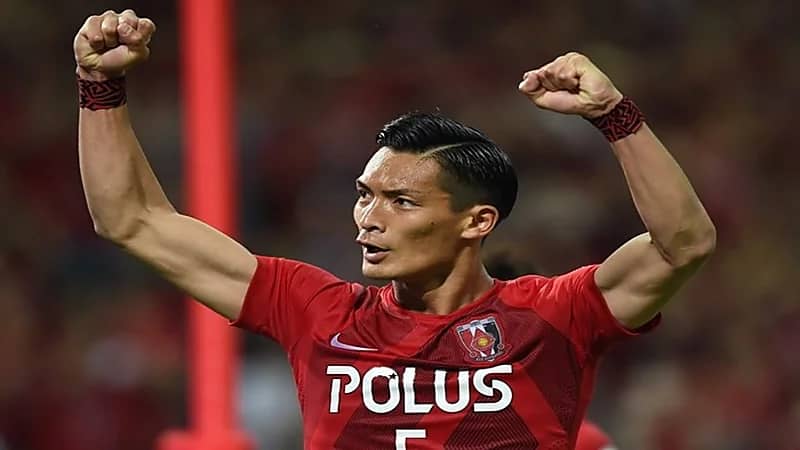 الأهلي يفاوض الياباني تومواكي ماكينو