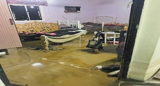 بالصور.. أضرار بليغة لمسكن عائلة بمحايل جراء السيول واقتراح ببناء منزل جديد لهم