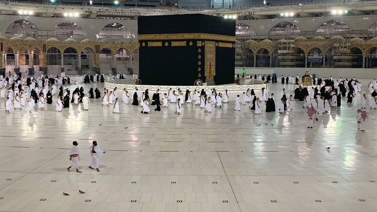 شاهد..توافد المعتمرين إلى المسجد الحرام ضمن المرحلة الثالثة من العودة تدريجيا