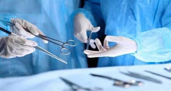 بعد 4 سنوات..ضحية الخطأ الطبي لعملية البواسير يطالب بمليون ريال تعويضًا