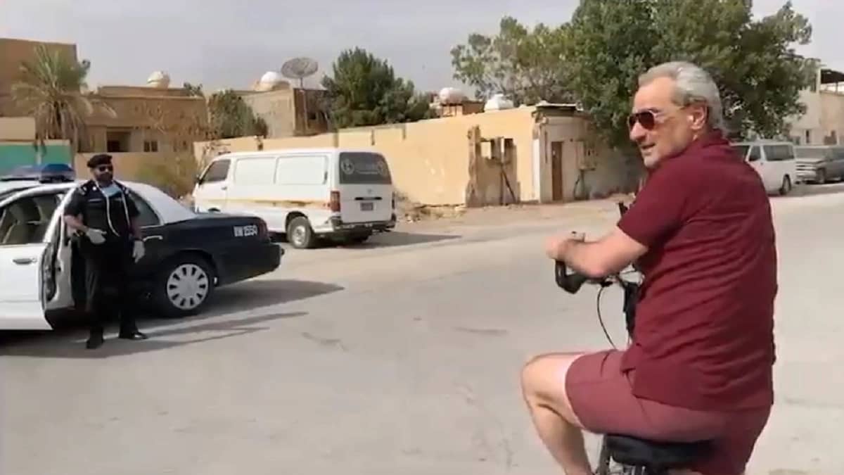 بالفيديو..الوليد بن طلال يبلغ عن مخالفين للإجراءات الإحترازية أثناء تجوله بالدراجة