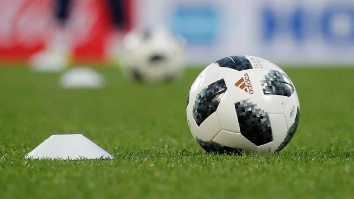 دوري محلي في أوروبا يستأنف مبارياته غدًا