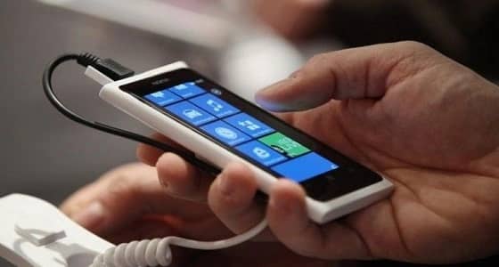 خبير تقني: الشواحن مثل " الملابس الداخلية " إياك أن تقترضها