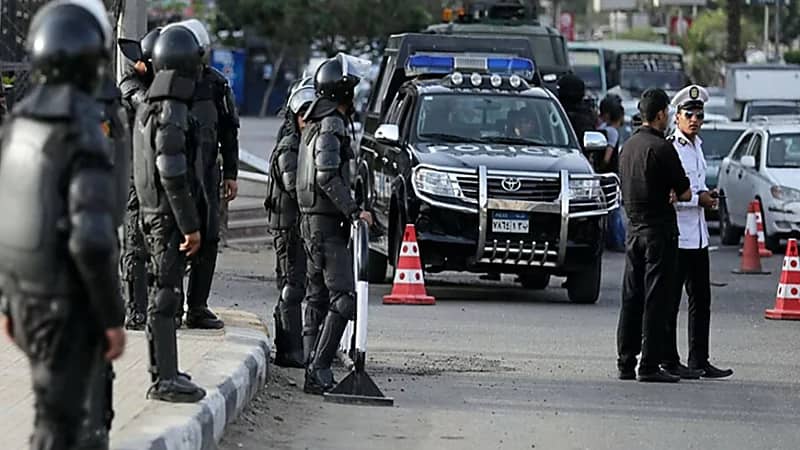 شخص يقتل زوجته و6 من أسرتها خلال جلسة صلح