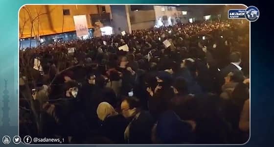 بالفيديو.. متظاهرون يطالبون برحيل خامنئي ويصفونه بـ « الديكتاتور »