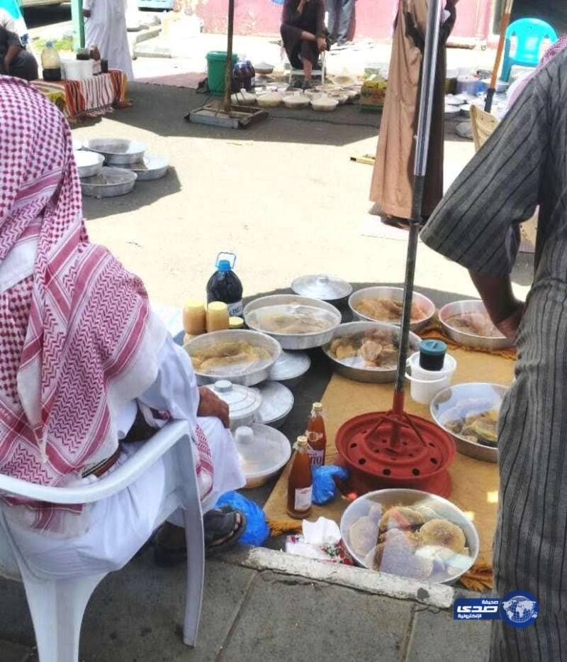 بالفيديو.. معلمون ينظفون مدرسة ببريدة عقب موجة غبار