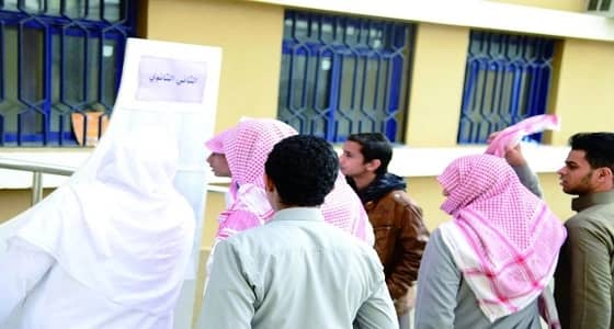 بالصور.. انتشار عمال النظافة بالطائف لإزالة أتربة السيول