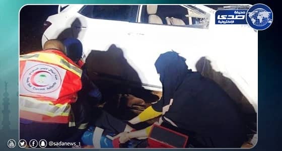 3 نساء يُسعفن مصاب تعرّض للدهس على الطريق بخميس مشيط (فيديو)