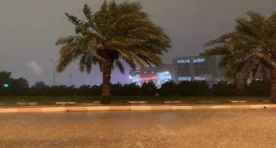 أمطار جازان تقطع الكهرباء وتفضح سوء التصريف بالطرق